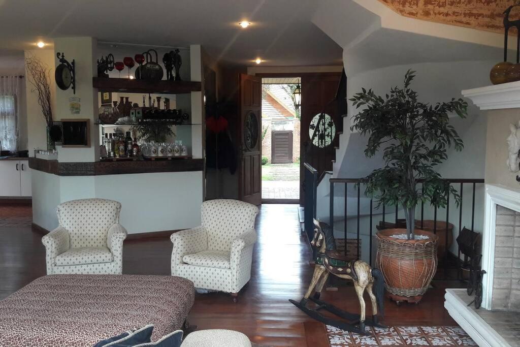 Casa E Vista Privilegiadas No Alto Do Capivari Villa *